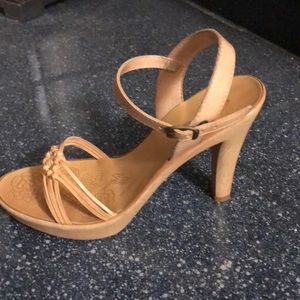 Candie’s wood platform sandal